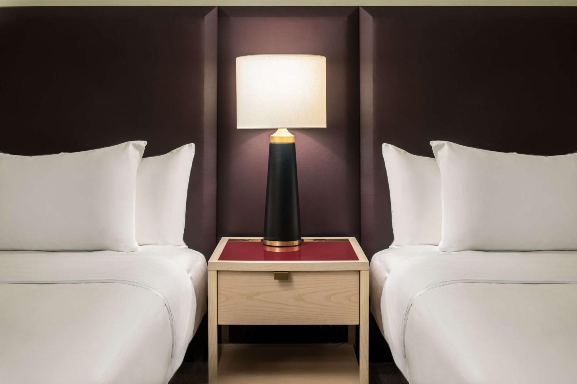 Hotel Savoy Kansas City, Tapestry Collection By Hilton Kansas City