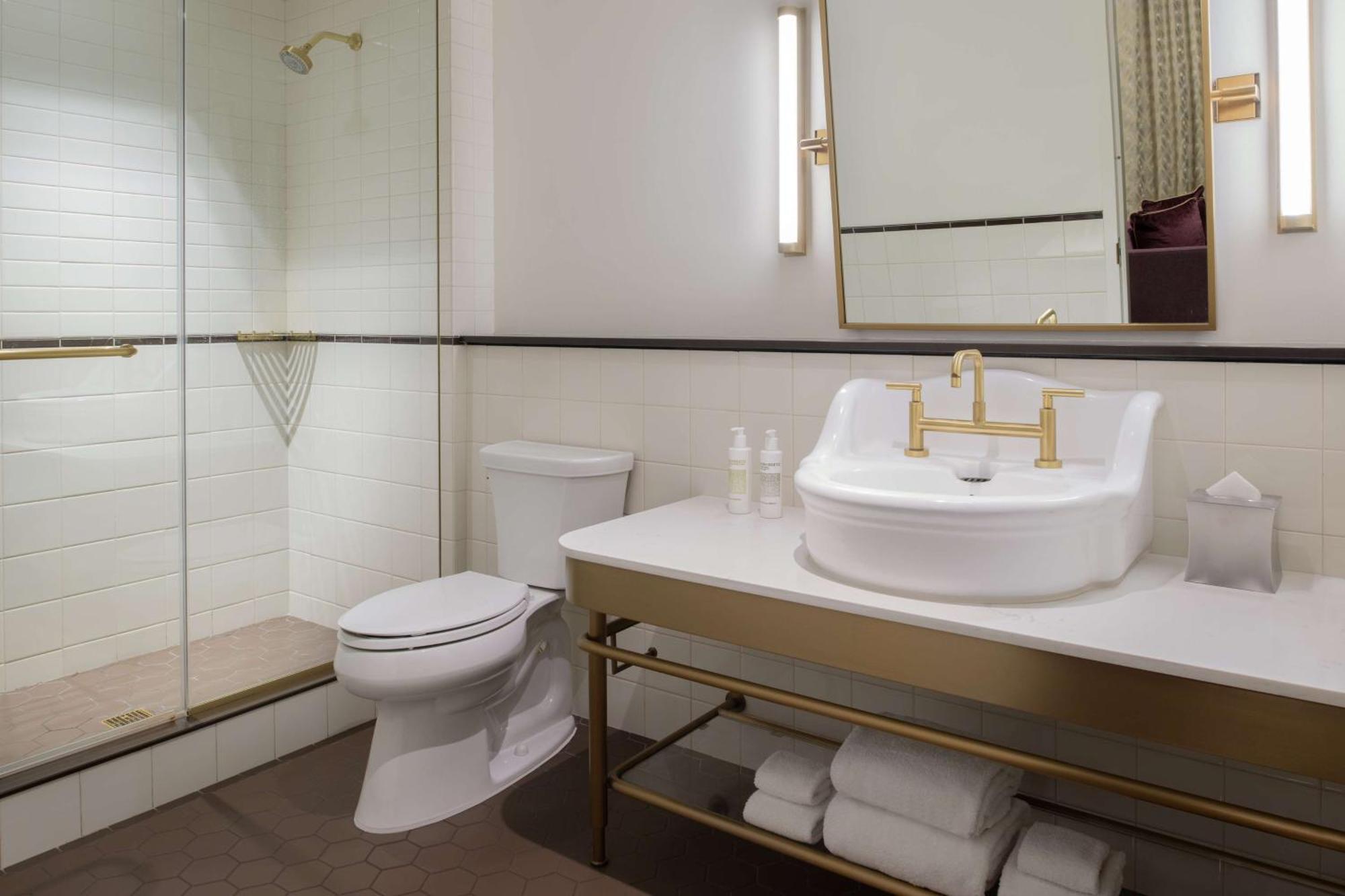 Hotel Savoy Kansas City, Tapestry Collection By Hilton 4*
